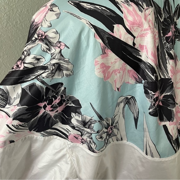 NIKE sz M HYPER FEMME White Cropped Windrunner Floral Print Windbreaker - Picture 10 of 15